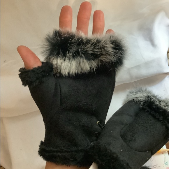 NEW Black Fingerless Texting Gloves with black & white Faux Fur Trim - Picture 5 of 5